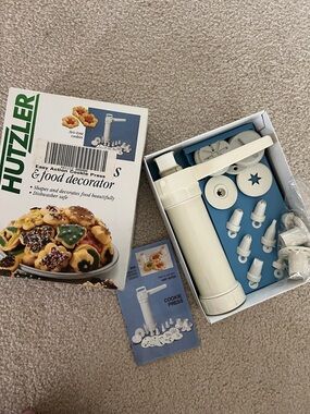 Hutzler Cookie Press & Food Decorator - used once- complete in box